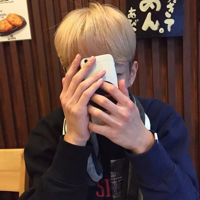 潘璧育韦